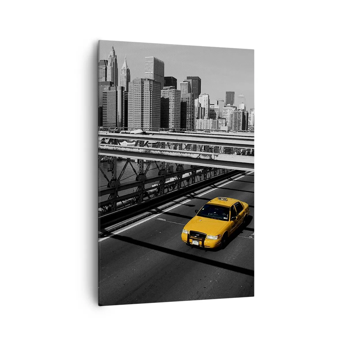 Bild auf Leinwand - Leinwandbild - Gelbes Taxi auf einer Brücke mit Blick auf die Skyline von New York - 80x120cm - Die Farbe einer Großstadt - Moderne Wanddekoration für Wohnzimmer und Schlafzimmer ARTTOR