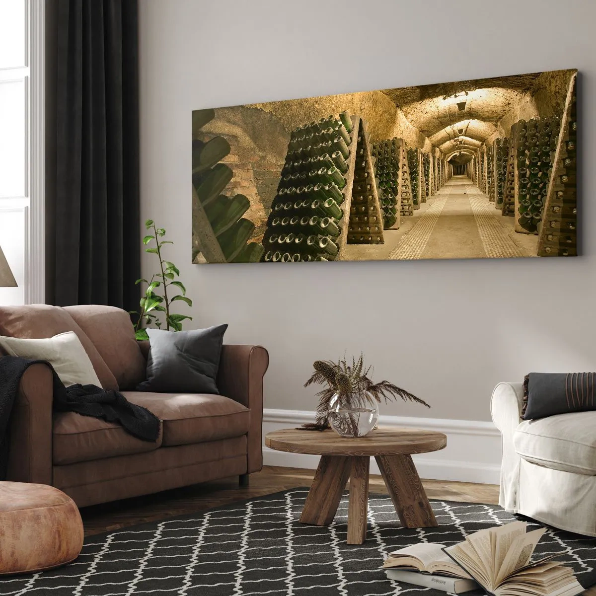 Bild auf Leinwand - Leinwandbild - Ein Weinberg mit einem Keller voller Weinflaschen, die auf Holzregalen ausgestellt sind. - 140x50cm - Die Geburt des Geschmacks - Moderne Wanddekoration für Wohnzimmer und Schlafzimmer ARTTOR