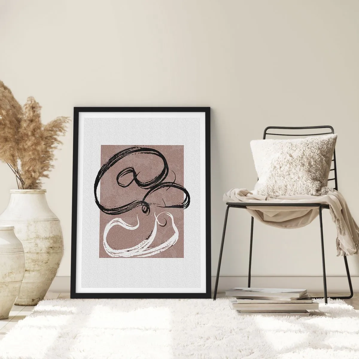 Poster in einem schwarzem Rahmen - Abstrakte Komposition mit dynamischen Pinselstrichen in Schwarzweiß auf braunem Hintergrund. - 50x70cm - Komposition – die Suche nach Fülle - Moderne Wanddekoration für Wohnzimmer und Schlafzimmer ARTTOR