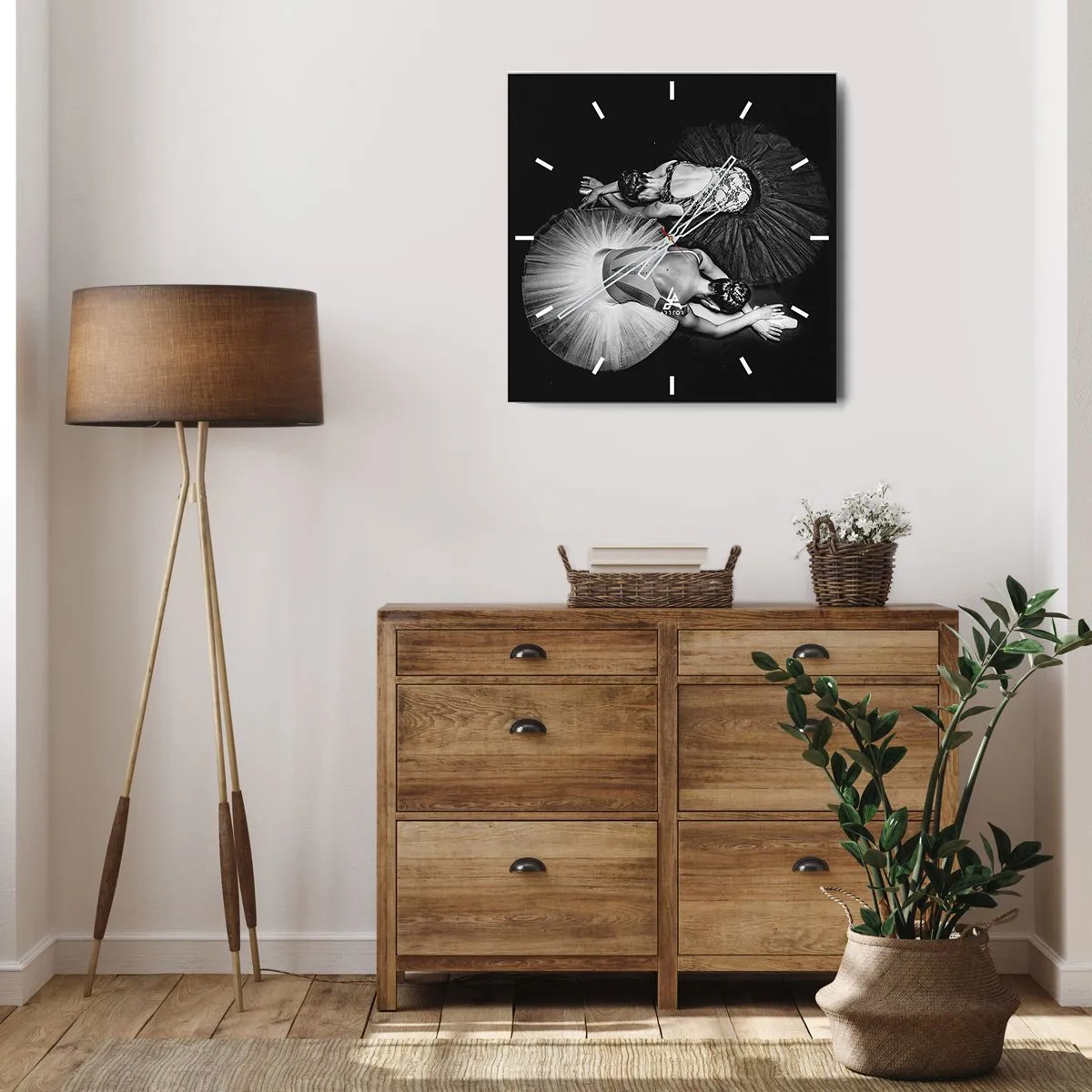 Wanduhr - Glasuhr - Ein Schwarzweißbild von zwei Ballerinas in einer dynamischen Pose. - 30x30cm - Jin und Jang – perfekte Balance - Moderne Wanddekoration für Wohnzimmer und Schlafzimmer ARTTOR