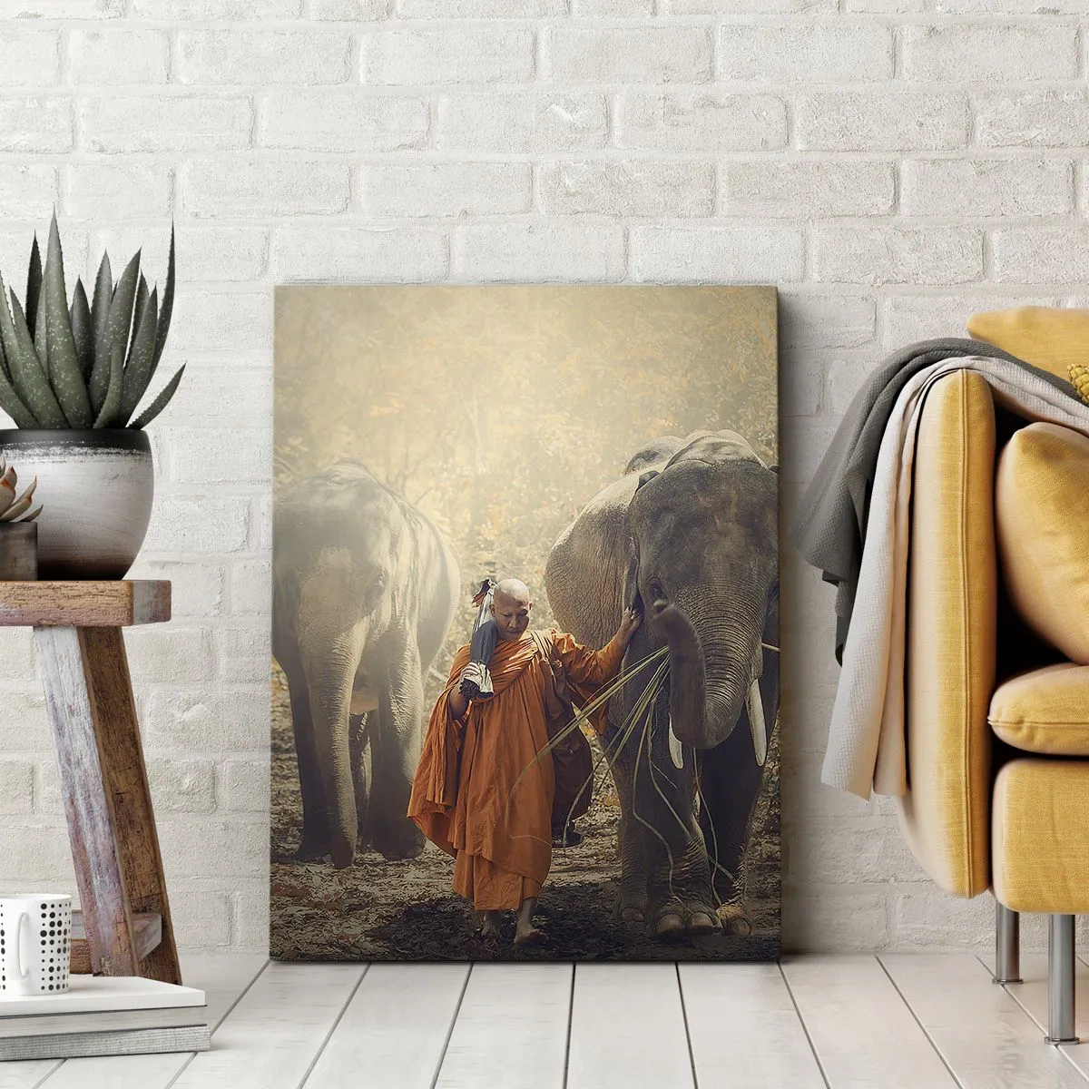 Bild auf Leinwand - Leinwandbild - Ein Mönch in einer orangefarbenen Robe führt einen Elefanten durch den Wald. - 50x70cm - Volles Verständnis - Moderne Wanddekoration für Wohnzimmer und Schlafzimmer ARTTOR