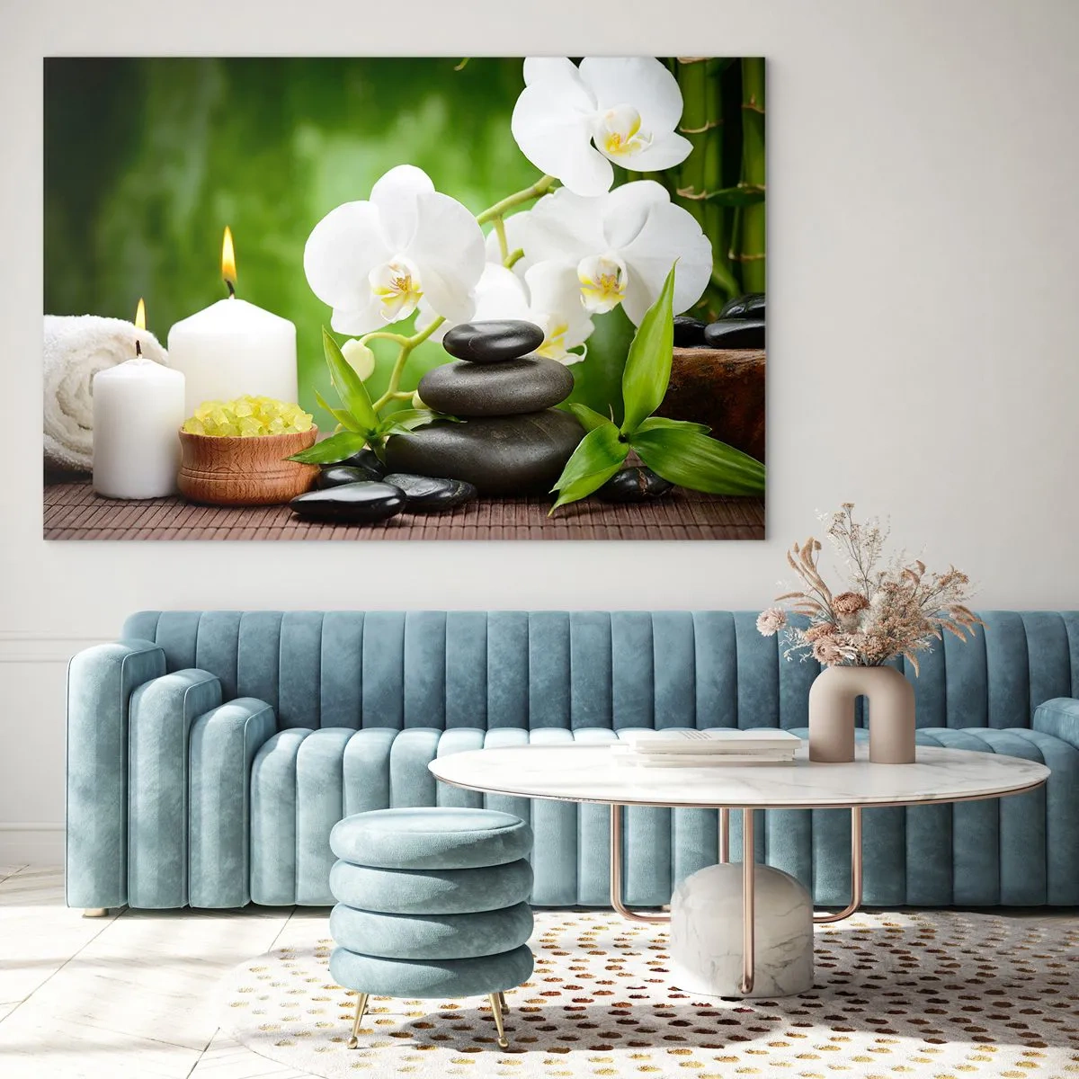 Glasbild - Bild auf glas - Spa mit Orchideen, Steinen und Kerzen vor grünem Hintergrund - 120x80cm - Duftige, blumige, zarte Berührung - Moderne Wanddekoration für Wohnzimmer und Schlafzimmer ARTTOR