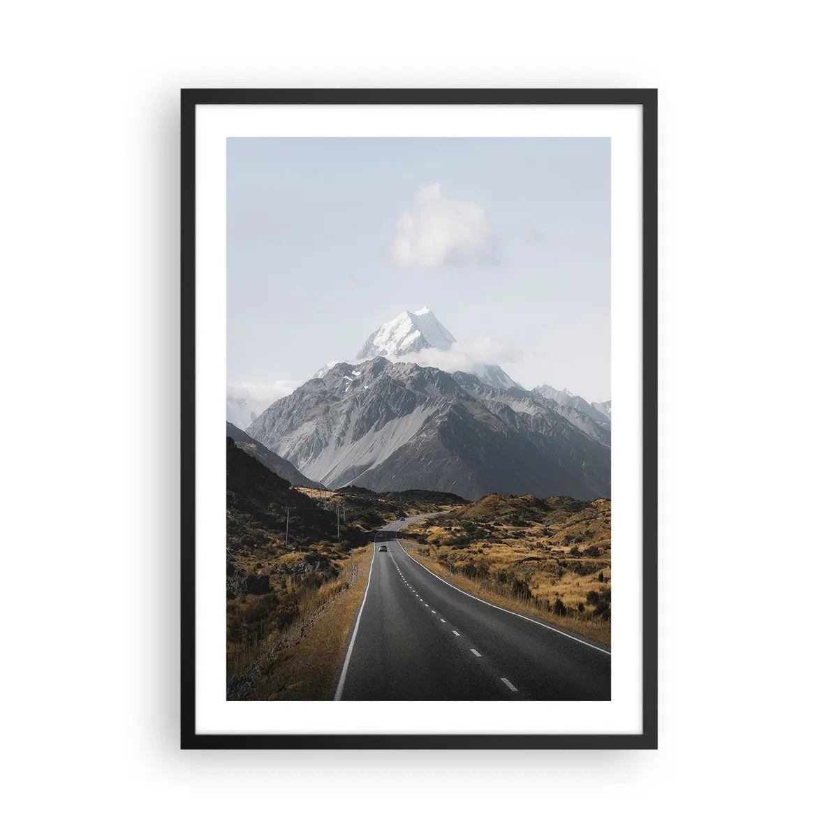 Poster in einem schwarzem Rahmen - Die Straße, die zu den majestätischen Bergen führt - 50x70cm - Der Weg ins Herz der Berge - Moderne Wanddekoration für Wohnzimmer und Schlafzimmer ARTTOR