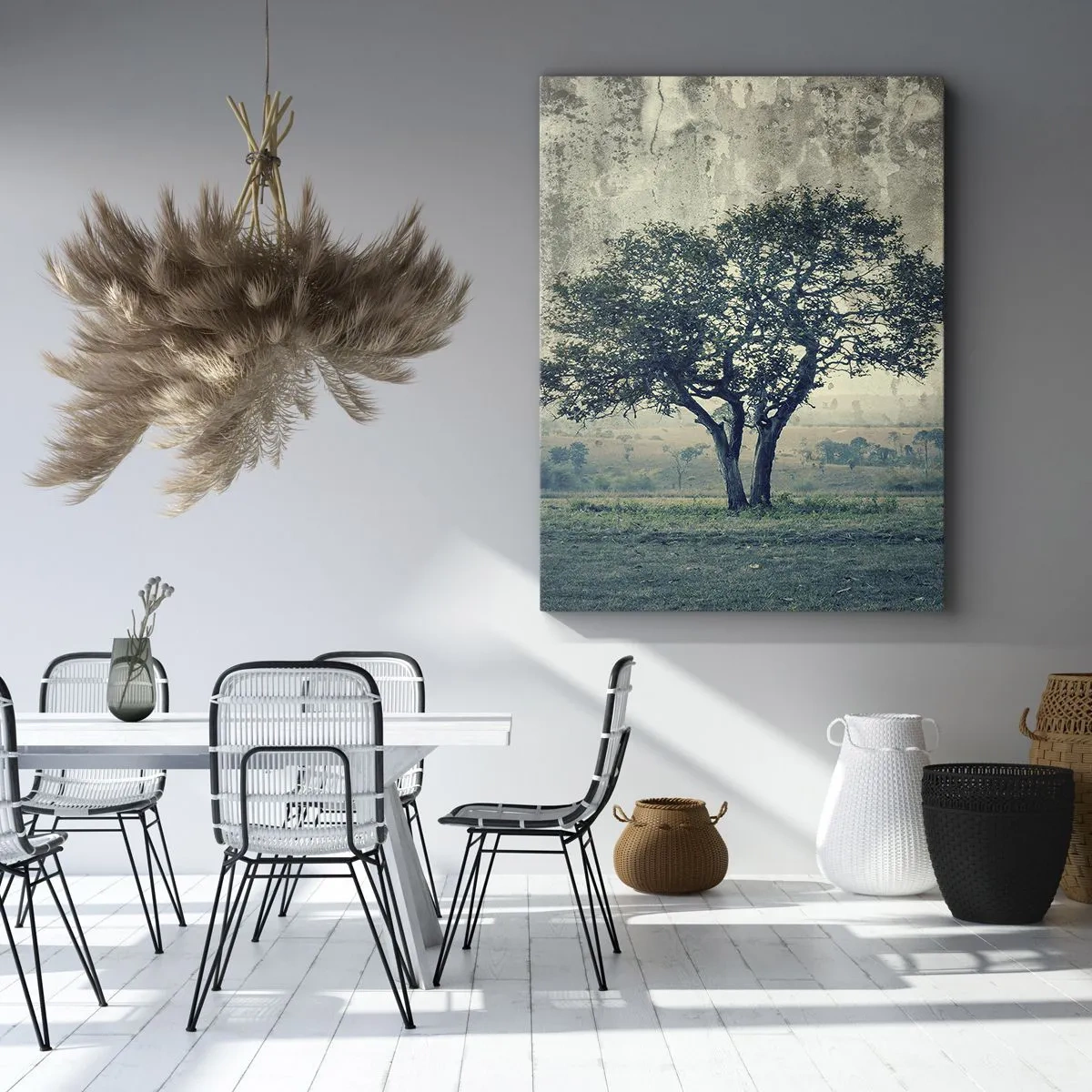 Bild auf Leinwand - Leinwandbild - Ein einsamer Baum vor einer nebligen Landschaft - 50x70cm - Ein Apfelbaum auf blauem Feld? - Moderne Wanddekoration für Wohnzimmer und Schlafzimmer ARTTOR