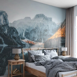 Fototapete Standard Eco - Berglandschaft spiegelt sich in der Oberfläche des Sees - 100x70cm - Spiegellandschaft - Moderne Wanddekoration für Wohnzimmer und Schlafzimmer ARTTOR