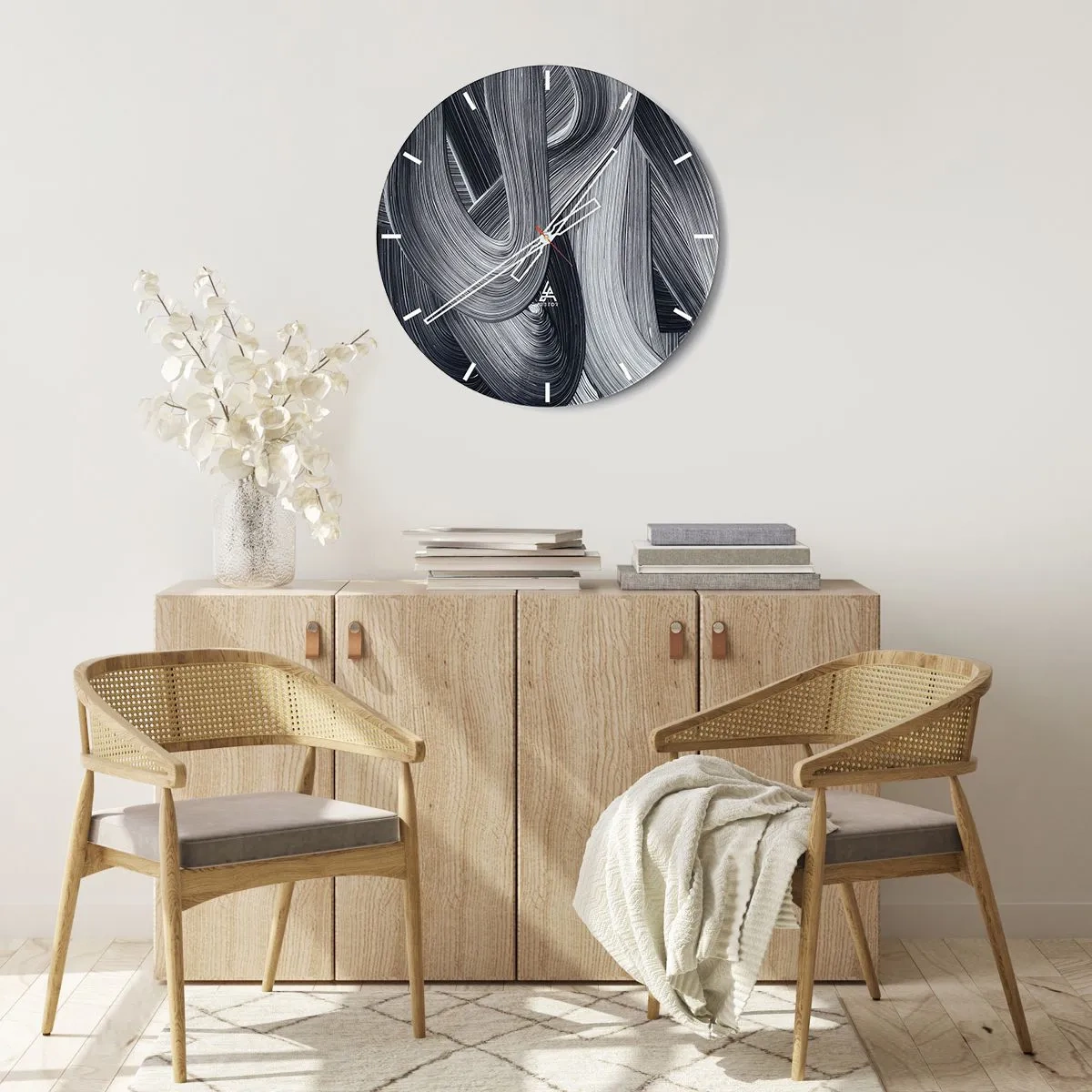 Wanduhr - Glasuhr - Ein galoppierendes Pferd vor einem Wüstenhintergrund in Schwarzweiß. - 30x30cm - Die Fließfähigkeit der Realität - Moderne Wanddekoration für Wohnzimmer, Küche und Schlafzimmer ARTTOR