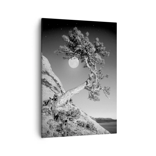 Bild auf Leinwand - Leinwandbild - Schwarz-weißer Baum auf einer Klippe mit dem Mond im Hintergrund - 50x70cm - Siegreiche Kämpferin - Moderne Wanddekoration für Wohnzimmer und Schlafzimmer ARTTOR
