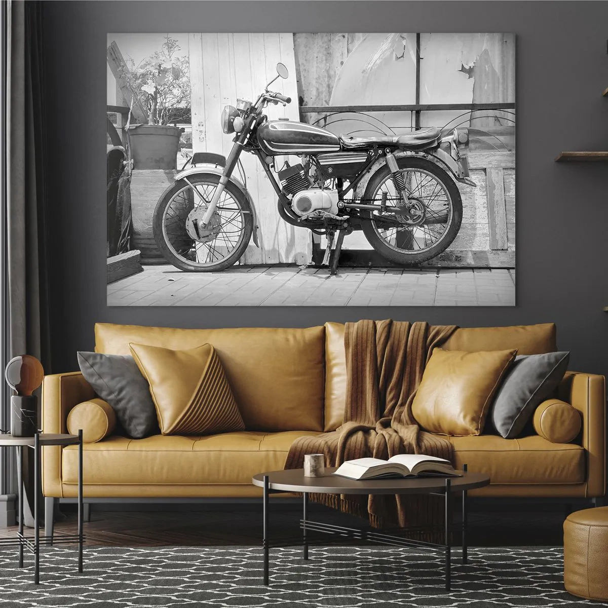 Glasbild - Bild auf glas - Ein Motorrad im Retro-Stil steht vor einer Holzwand - 120x80cm - Klassik über alles - Moderne Wanddekoration für Wohnzimmer und Schlafzimmer ARTTOR
