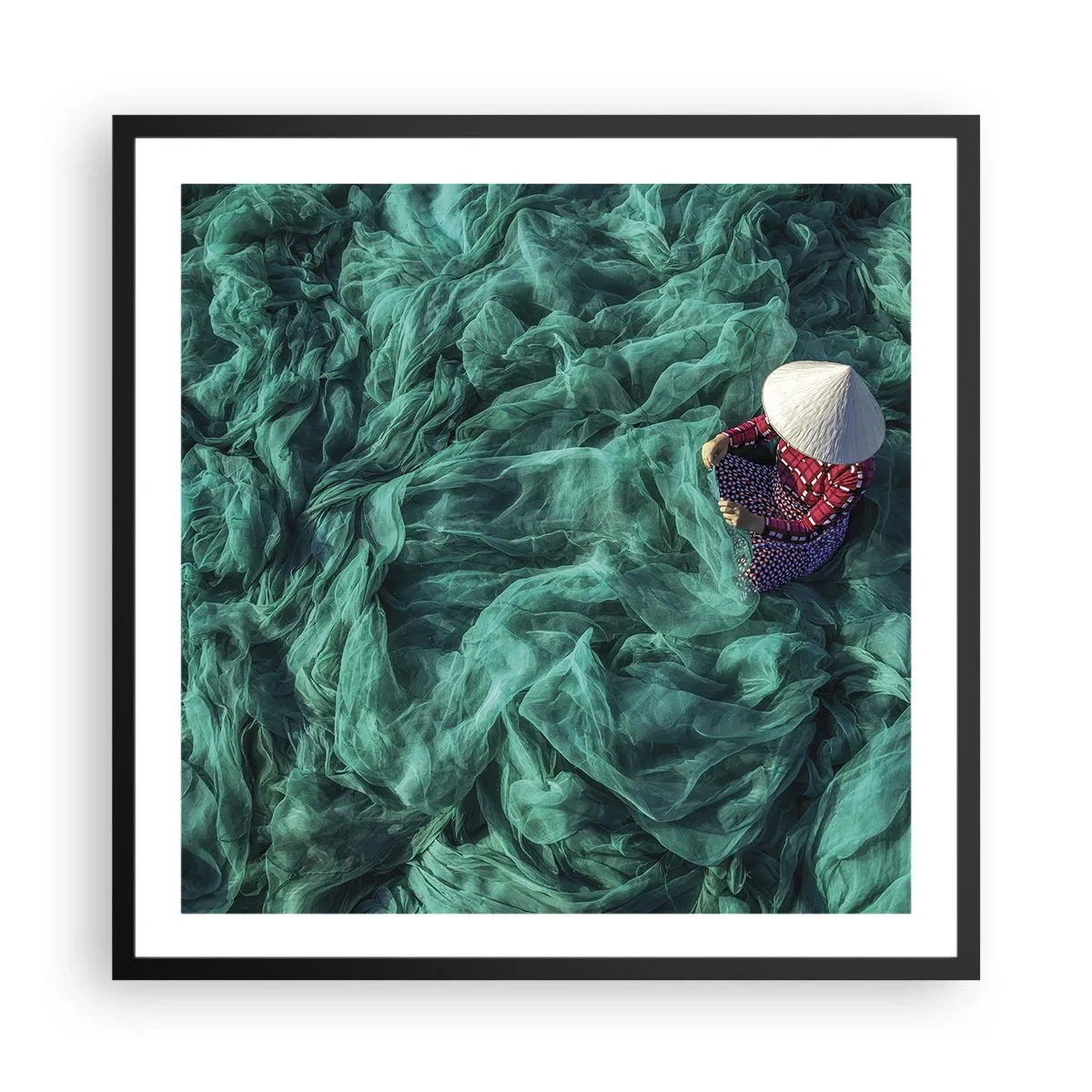 Poster in einem schwarzem Rahmen - In einem Meer aus Netzen - 60x60 cm