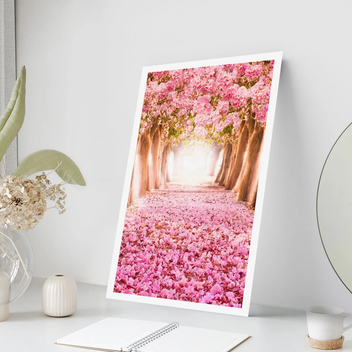 Poster - Eine Kirschbaumallee mit einem rosa Blütenteppich - 50x70cm - Der Weg ins Paradies - Moderne Wanddekoration für Wohnzimmer und Schlafzimmer ARTTOR
