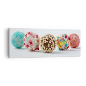 Bild auf Leinwand - Leinwandbild - Bunte Pralinen mit Dekorationen auf weißem Hintergrund - 140x50cm - Das Leben kann süß sein - Moderne Wanddekoration für Wohnzimmer und Schlafzimmer ARTTOR