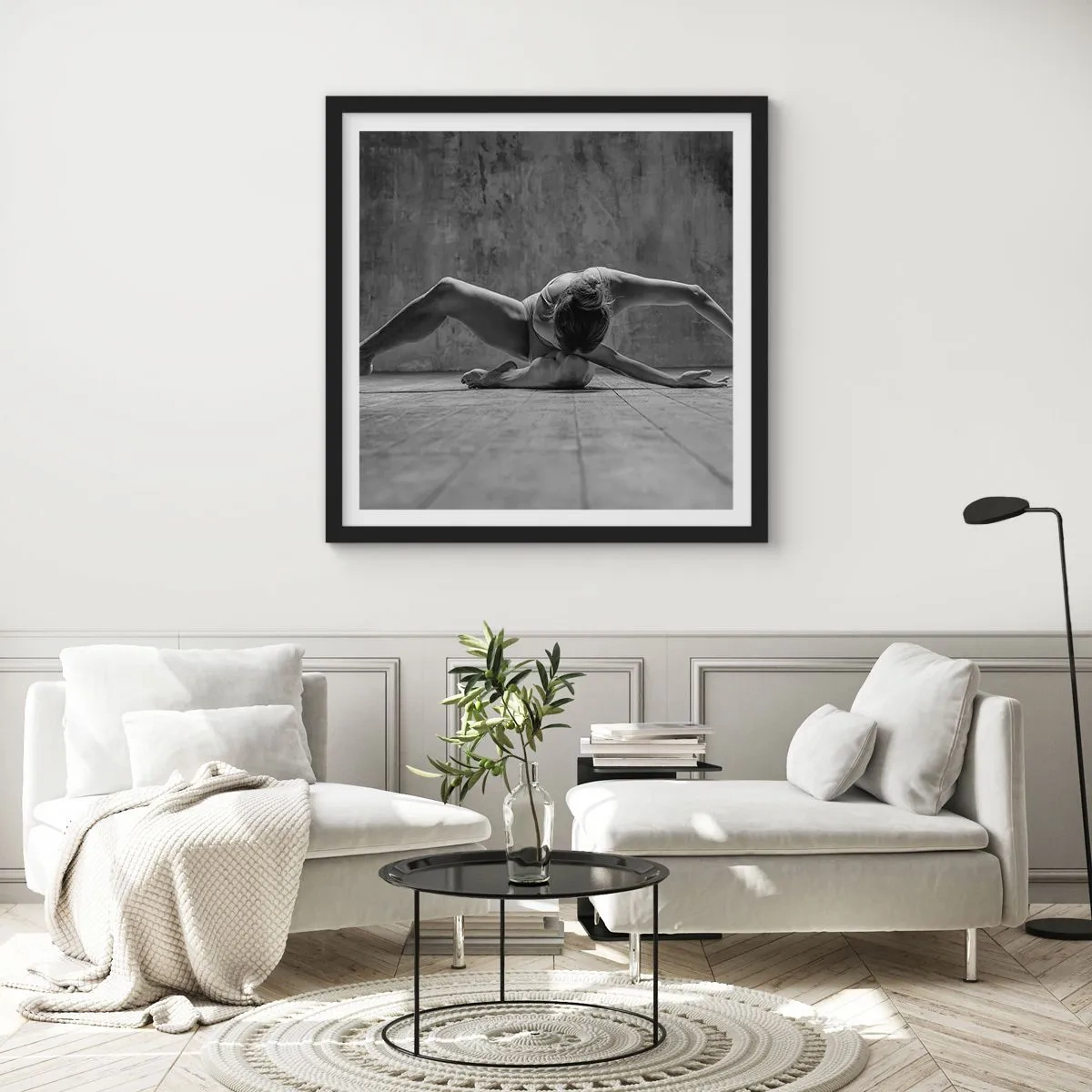 Poster in einem schwarzem Rahmen - Symmetrie gefunden - 30x30 cm