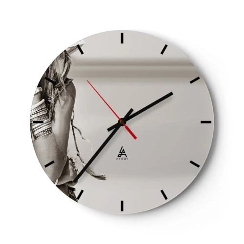 Wanduhr - Glasuhr - Fragment eines Mädchens in einem dekorativen Kostüm in Sepia - 30x30cm - Wieso ein Mädchen - Moderne Wanddekoration für Wohnzimmer, Küche und Schlafzimmer ARTTOR