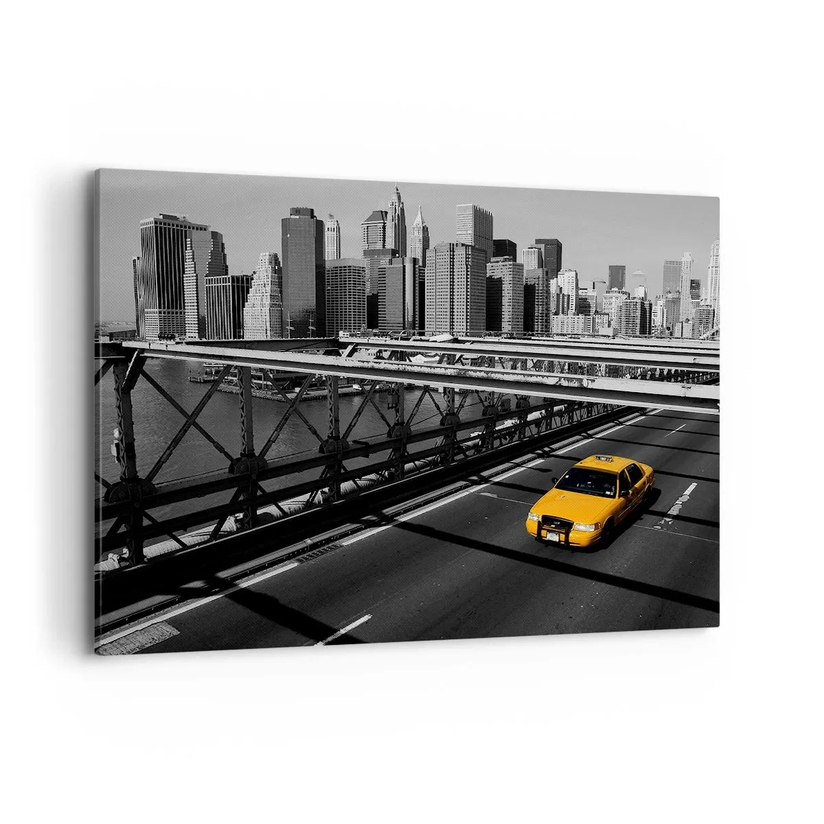 Bild auf Leinwand - Leinwandbild - Gelbes Taxi auf einer Brücke mit Blick auf die Skyline von New York - 100x70cm - Die Farbe einer Großstadt - Moderne Wanddekoration für Wohnzimmer und Schlafzimmer ARTTOR