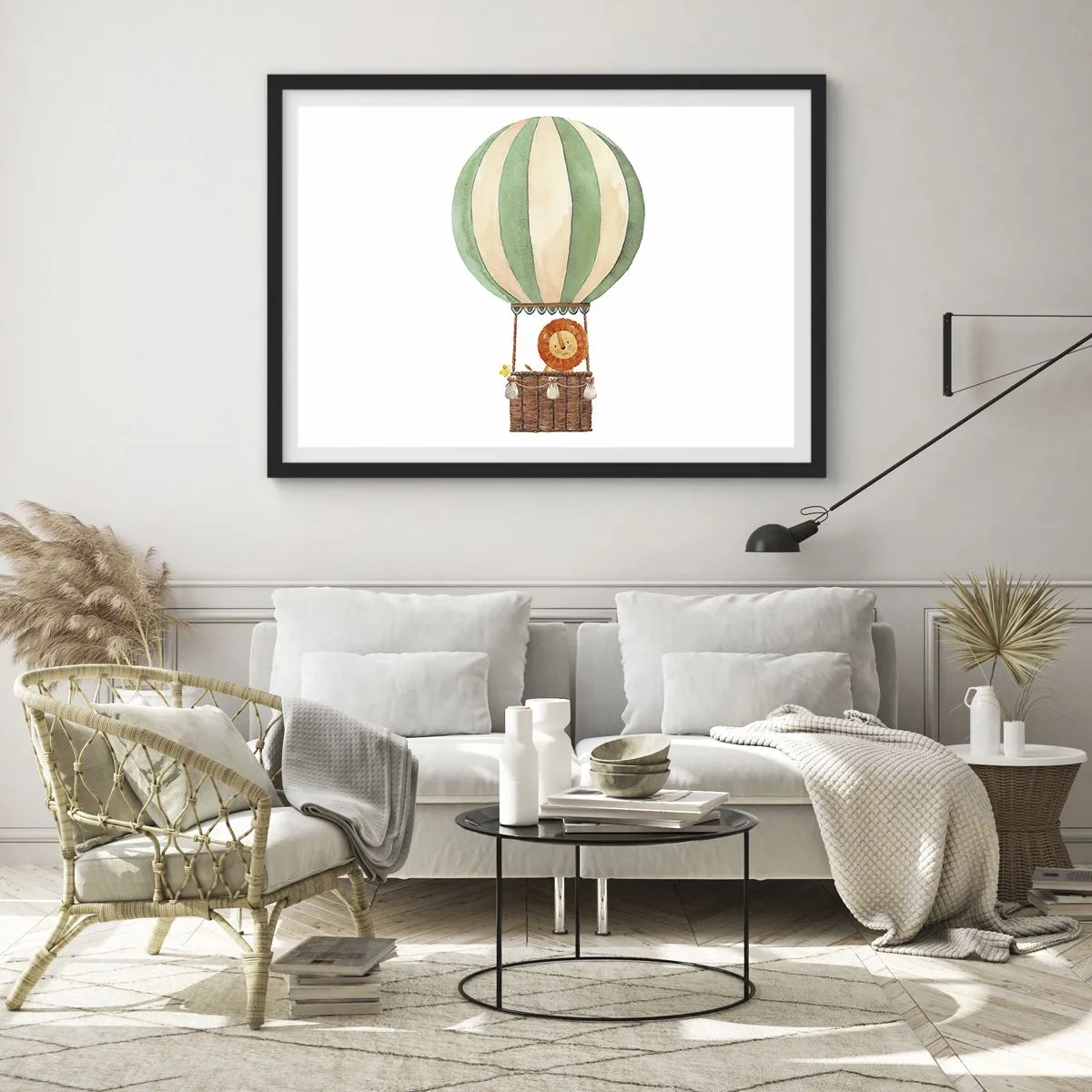 Poster in einem schwarzem Rahmen - Ein Ballon mit einem lächelnden Löwen in einem pastellfarbenen Korb - 70x50cm - Leons Reisen - Moderne Wanddekoration für Wohnzimmer und Schlafzimmer ARTTOR