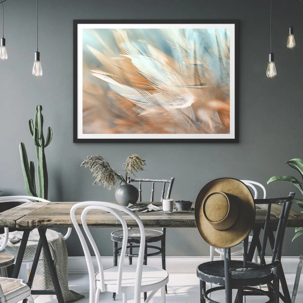 Poster in einem schwarzem Rahmen - Zarte Federn in Pastelltönen von Blau und Orange - 70x50cm - Im Land der Sanftmut - Moderne Wanddekoration für Wohnzimmer und Schlafzimmer ARTTOR