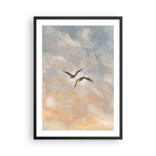 Poster in einem schwarzem Rahmen - Zwei Vögel fliegen in zarten Blau- und Orangetönen gegen den Himmel. - 50x70cm - Himmeltanz - Moderne Wanddekoration für Wohnzimmer und Schlafzimmer ARTTOR