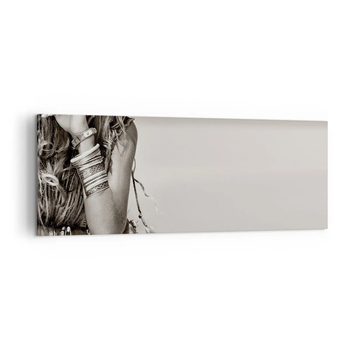 Bild auf Leinwand - Leinwandbild - Porträt einer Boho-Frau mit Schmuck - 140x50cm - Wieso ein Mädchen - Moderne Wanddekoration für Wohnzimmer und Schlafzimmer ARTTOR