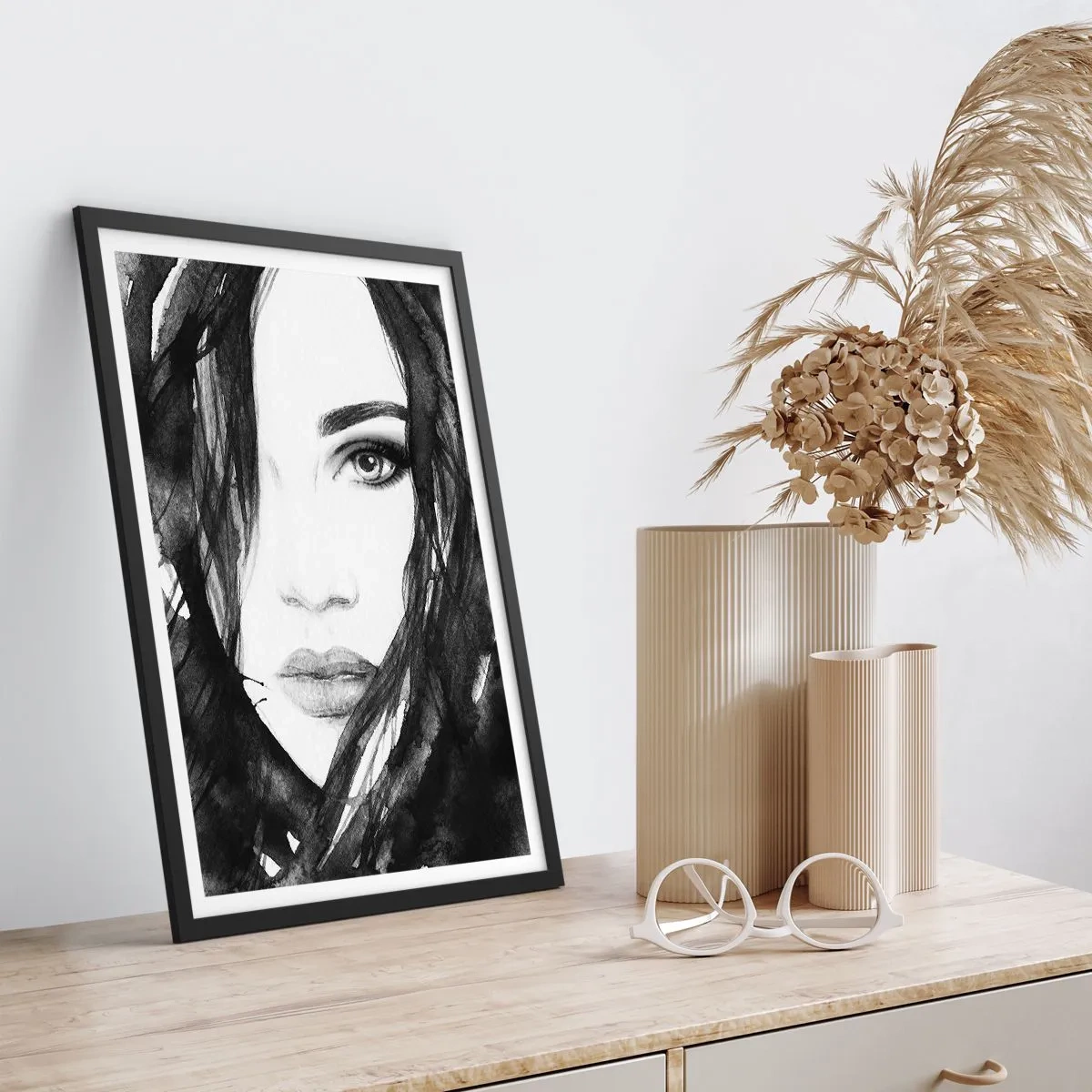 Poster in einem schwarzem Rahmen - Porträt einer Dame in Schwarzweiß - 30x40 cm
