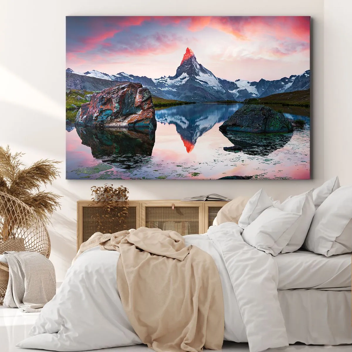 Bild auf Leinwand - Leinwandbild - Ein Berggipfel spiegelt sich bei Sonnenuntergang in einem See - 100x70cm - Das Herz der Berge ist heiß - Moderne Wanddekoration für Wohnzimmer und Schlafzimmer ARTTOR