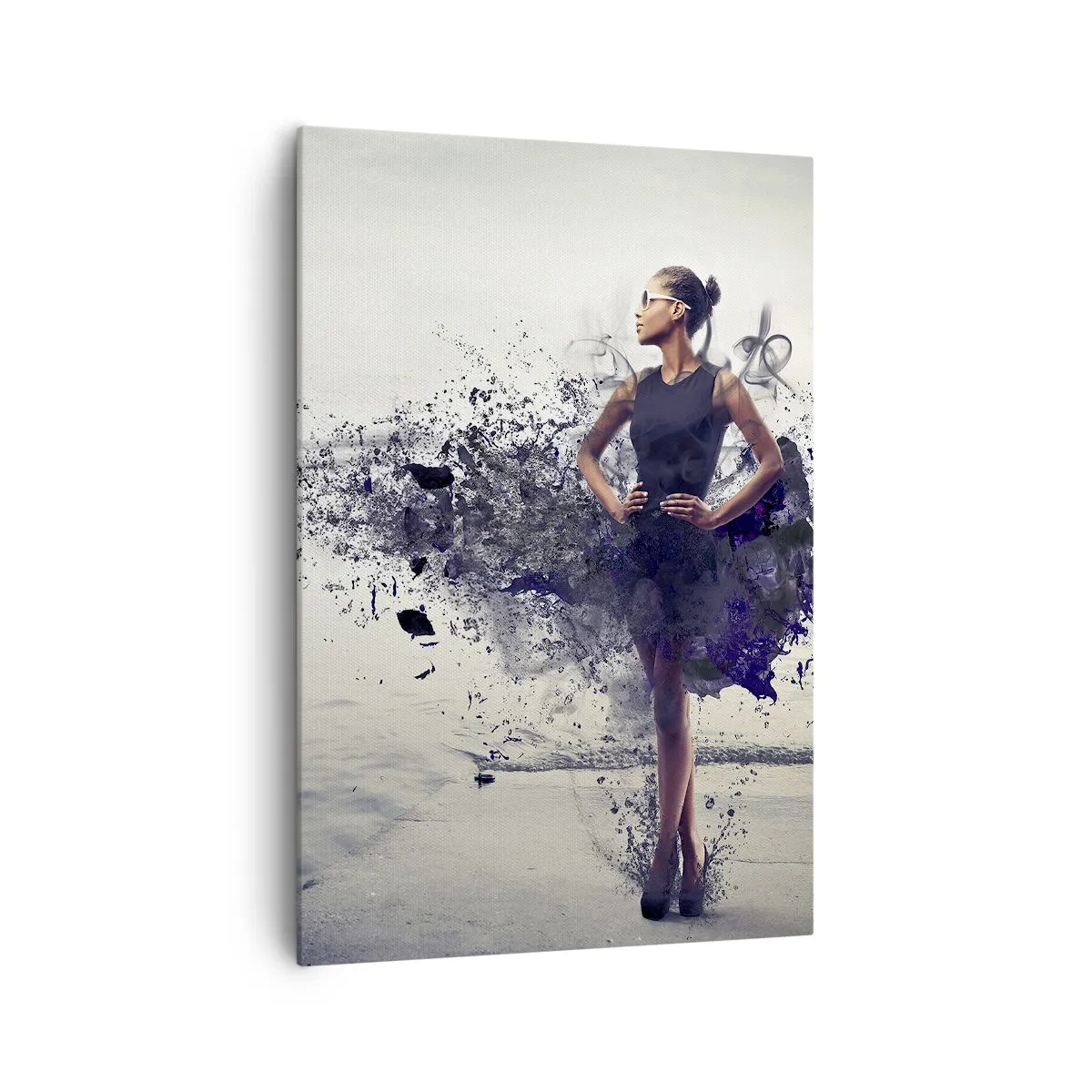 Bild auf Leinwand - Leinwandbild - Eine Frau in einer künstlerischen Komposition vor dem Hintergrund von Wasser - 70x100cm - Afrikanische Venus - Moderne Wanddekoration für Wohnzimmer und Schlafzimmer ARTTOR