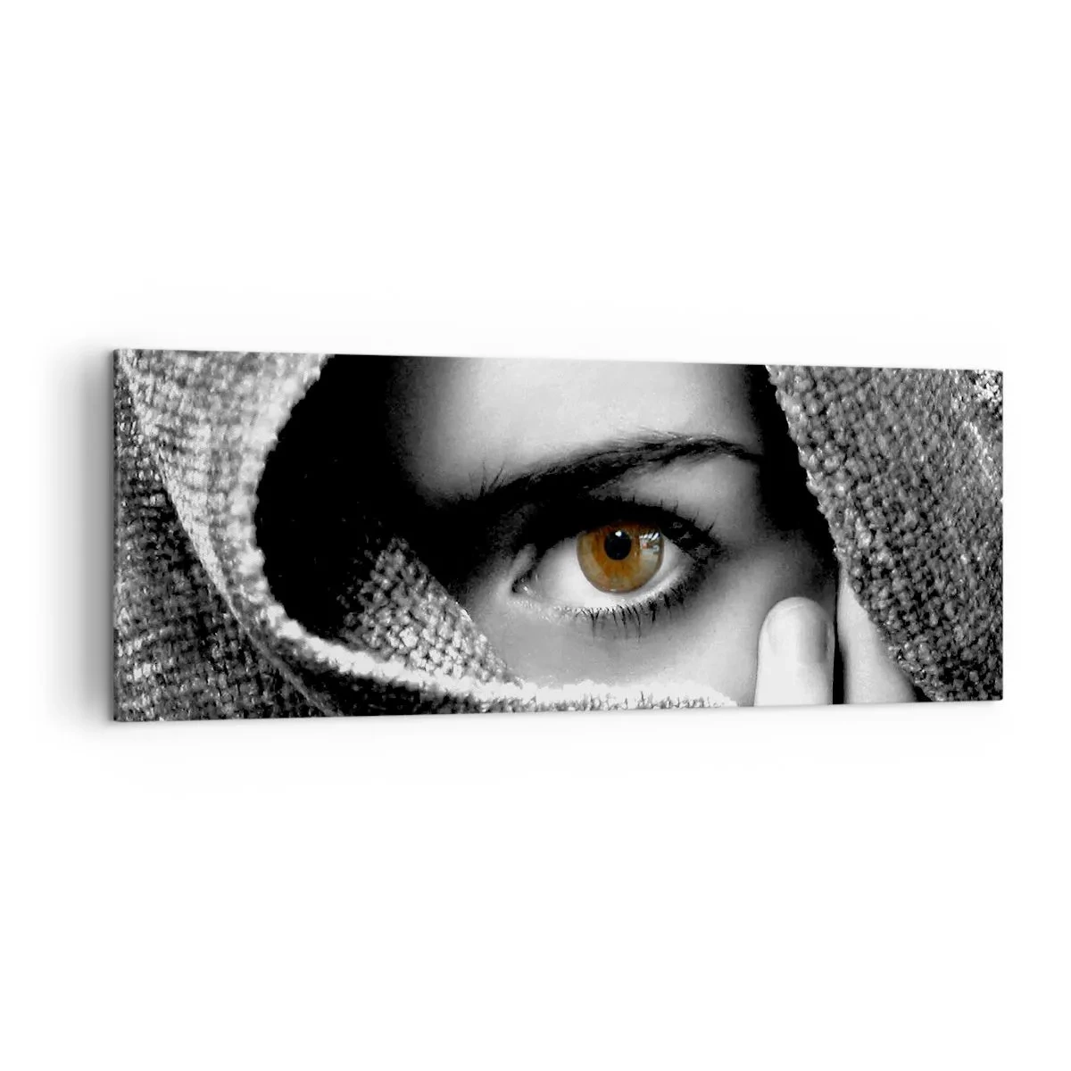 Bild auf Leinwand - Leinwandbild - Porträt einer Frau mit bernsteinfarbenen Augen, bedeckt mit einem Stoff in Grautönen. - 140x50cm - Erfahre das Geheimnis - Moderne Wanddekoration für Wohnzimmer und Schlafzimmer ARTTOR