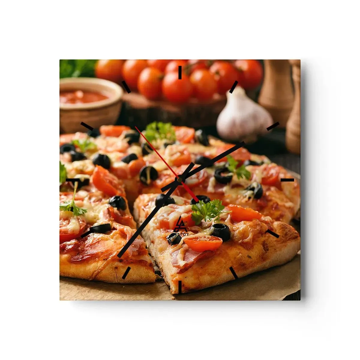 Wanduhr - Glasuhr - Pizza mit Tomaten, Oliven und frischen Kräutern auf dem Tisch - 30x30cm - Du bist schon wieder davongekommen - Moderne Wanddekoration für Wohnzimmer und Schlafzimmer ARTTOR