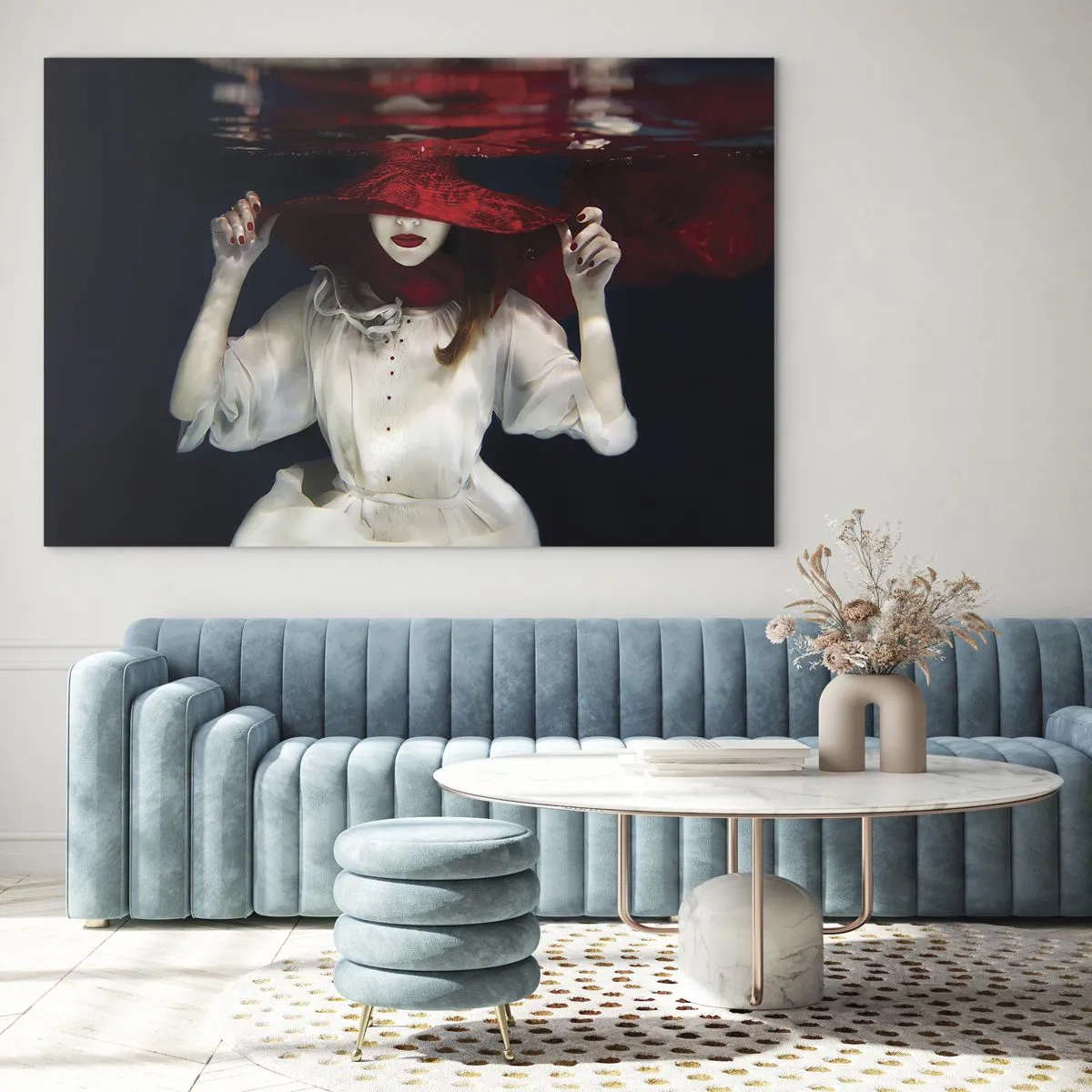 Glasbild - Bild auf glas - Frau mit rotem Hut unter Wasser - 70x50cm - Boshafte Göttin in der slawischen Mythologie - Moderne Wanddekoration für Wohnzimmer und Schlafzimmer ARTTOR