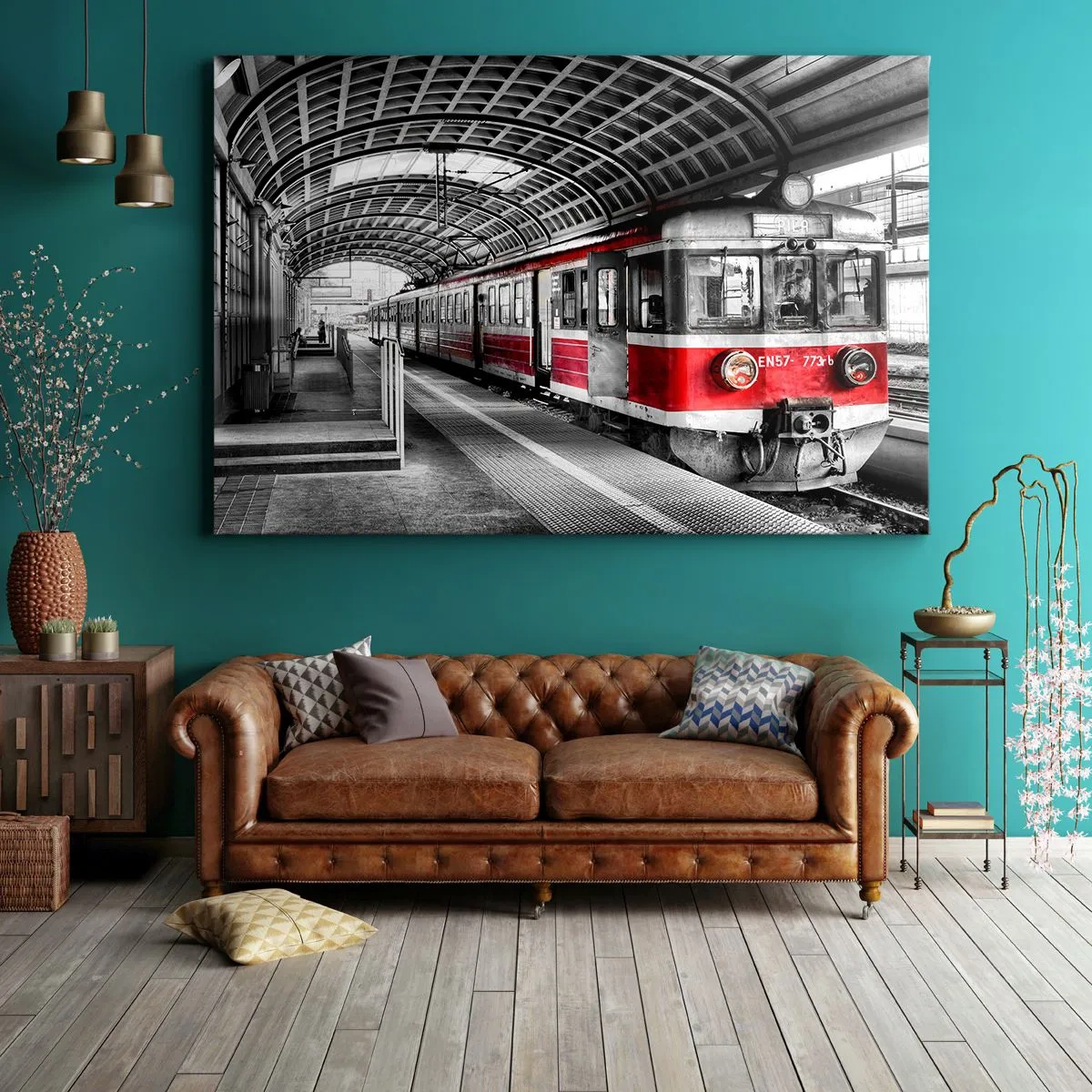 Bild auf Leinwand - Leinwandbild - Roter Zug am Bahnhof unter einem Dach - 120x80cm - Vielleicht ist es eine Reise Ihres Lebens? - Moderne Wanddekoration für Wohnzimmer und Schlafzimmer ARTTOR