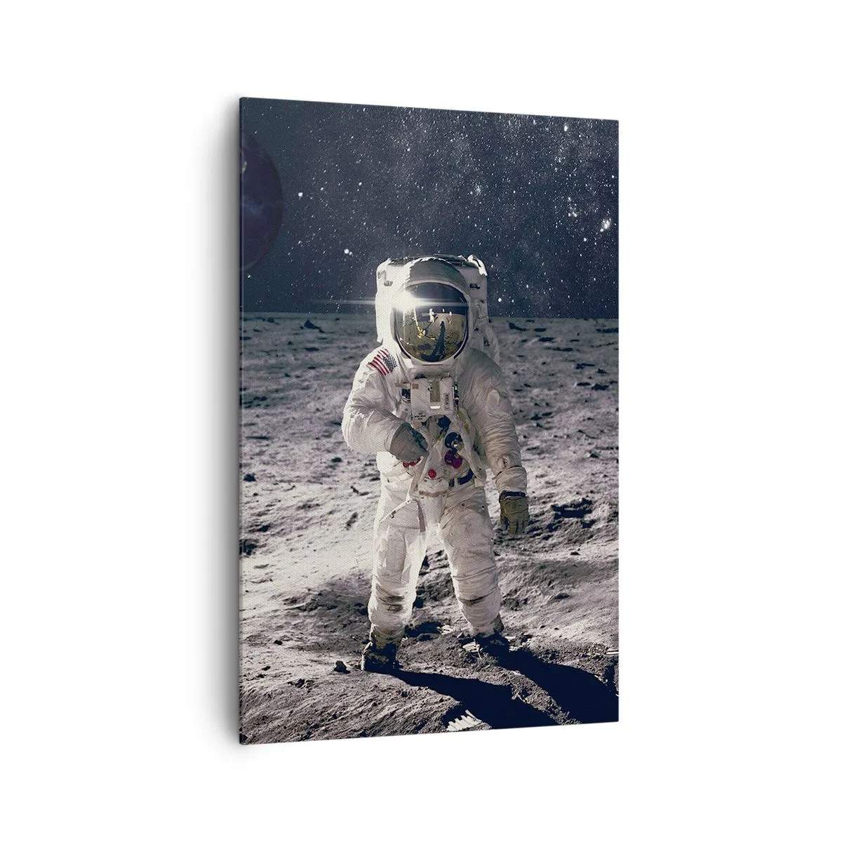 Bild auf Leinwand - Leinwandbild - Astronaut auf der Mondoberfläche mit der Erde im Hintergrund - 80x120cm - Grüße vom Mond - Moderne Wanddekoration für Wohnzimmer und Schlafzimmer ARTTOR