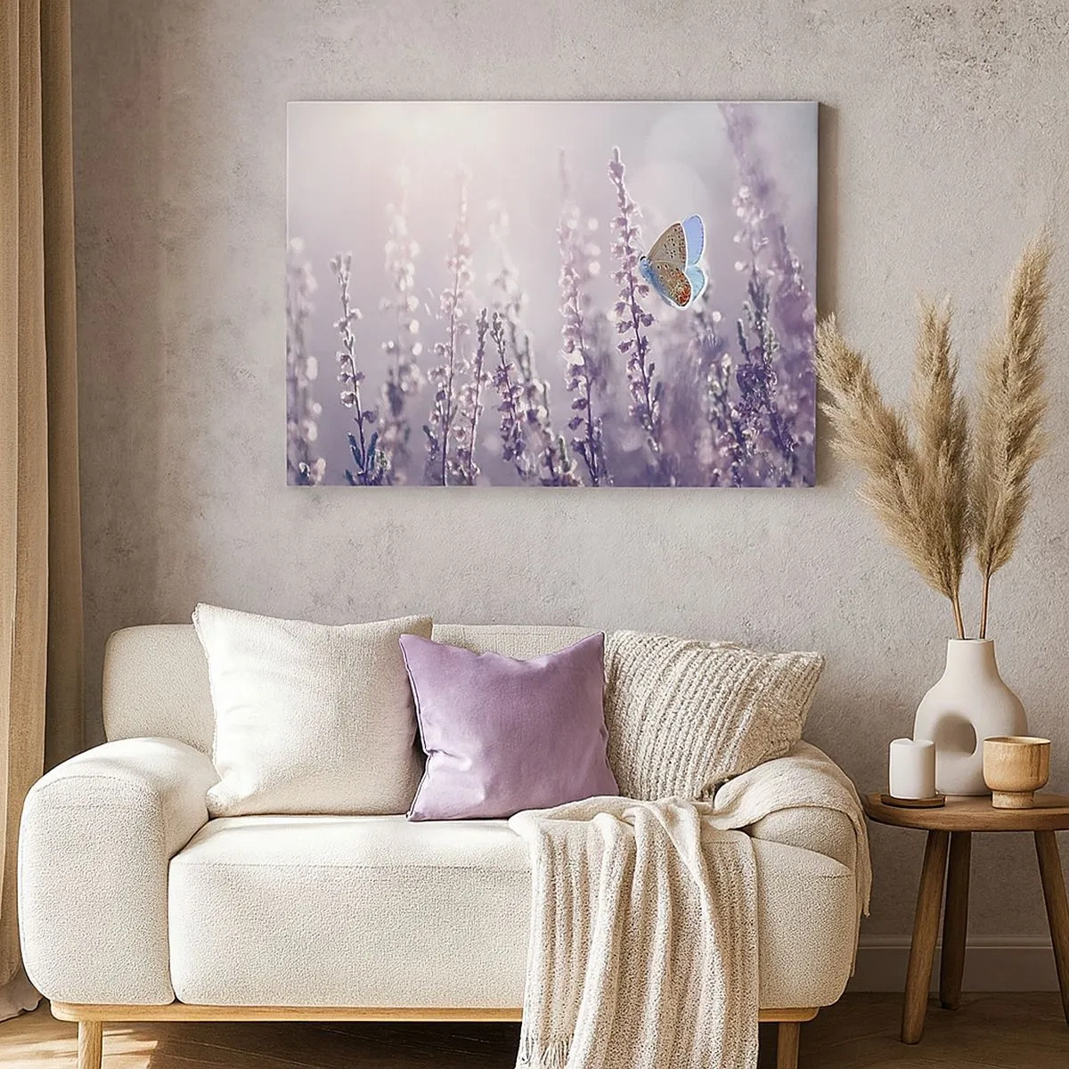 Bild auf Leinwand - Leinwandbild - Ein Schmetterling auf blühendem Lavendel im Morgenlicht - 70x50cm - Schmetterlingskuss - Moderne Wanddekoration für Wohnzimmer und Schlafzimmer ARTTOR