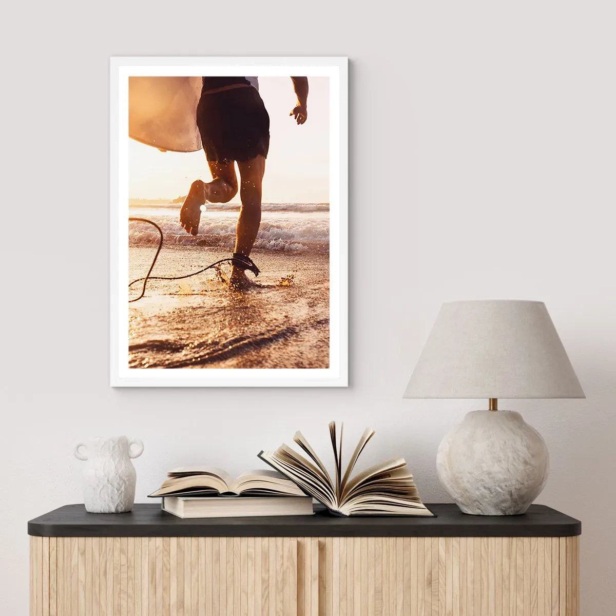Poster in einem weißen Rahmen - Um die Welle zu treffen - 70x100 cm