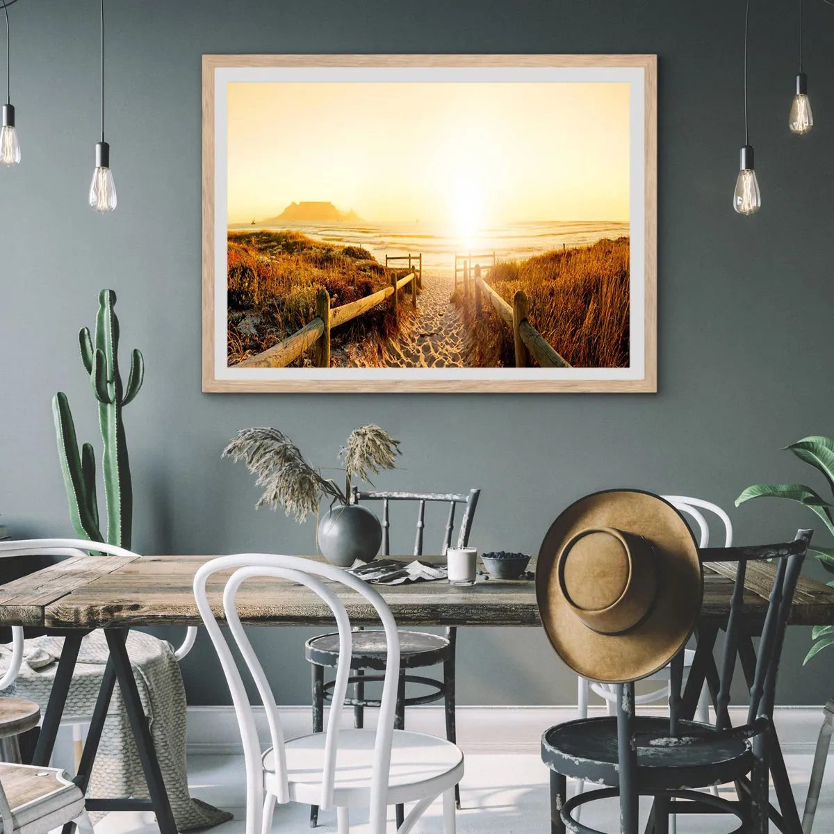 Poster in einem Rahmen aus heller Eiche - Über die Düne, der Sonne entgegen - 100x70 cm