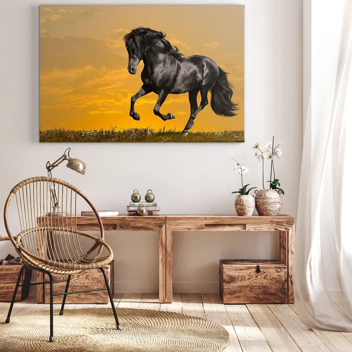 Bild auf Leinwand - Leinwandbild - Ein schwarzes Pferd galoppiert vor dem Hintergrund eines goldenen Sonnenuntergangs. - 70x50cm - Schön, frei und wild - Moderne Wanddekoration für Wohnzimmer und Schlafzimmer ARTTOR