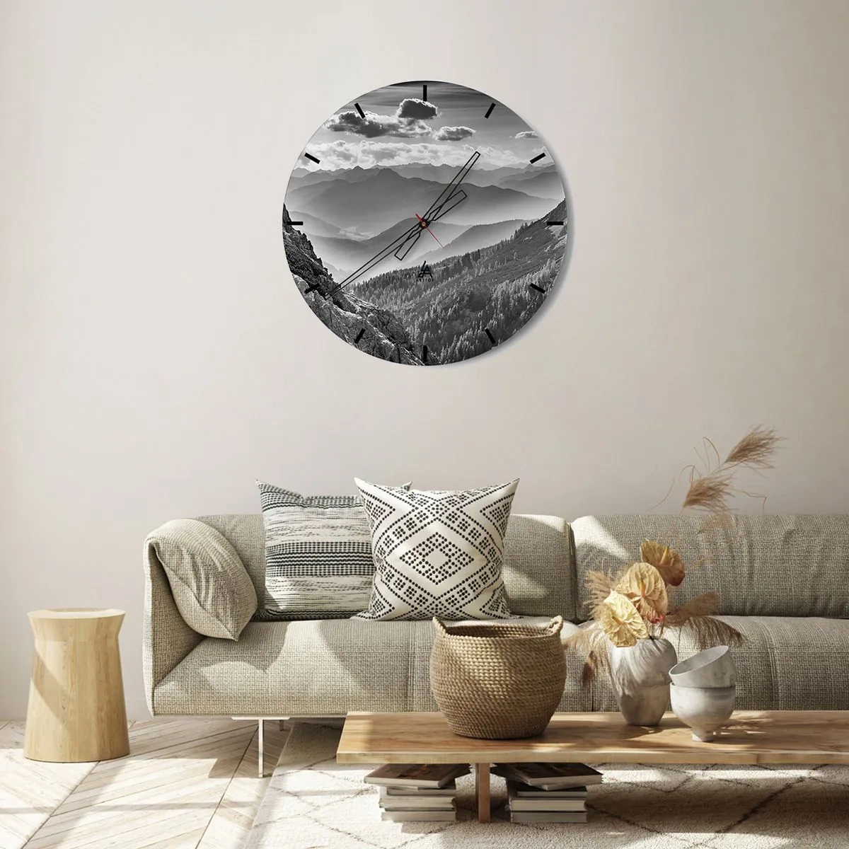 Wanduhr - Glasuhr - Schwarz-weiße Berglandschaft mit Nebel- und Wolkenschichten - 30x30cm - Bis zum Horizont - Moderne Wanddekoration für Wohnzimmer, Küche und Schlafzimmer ARTTOR