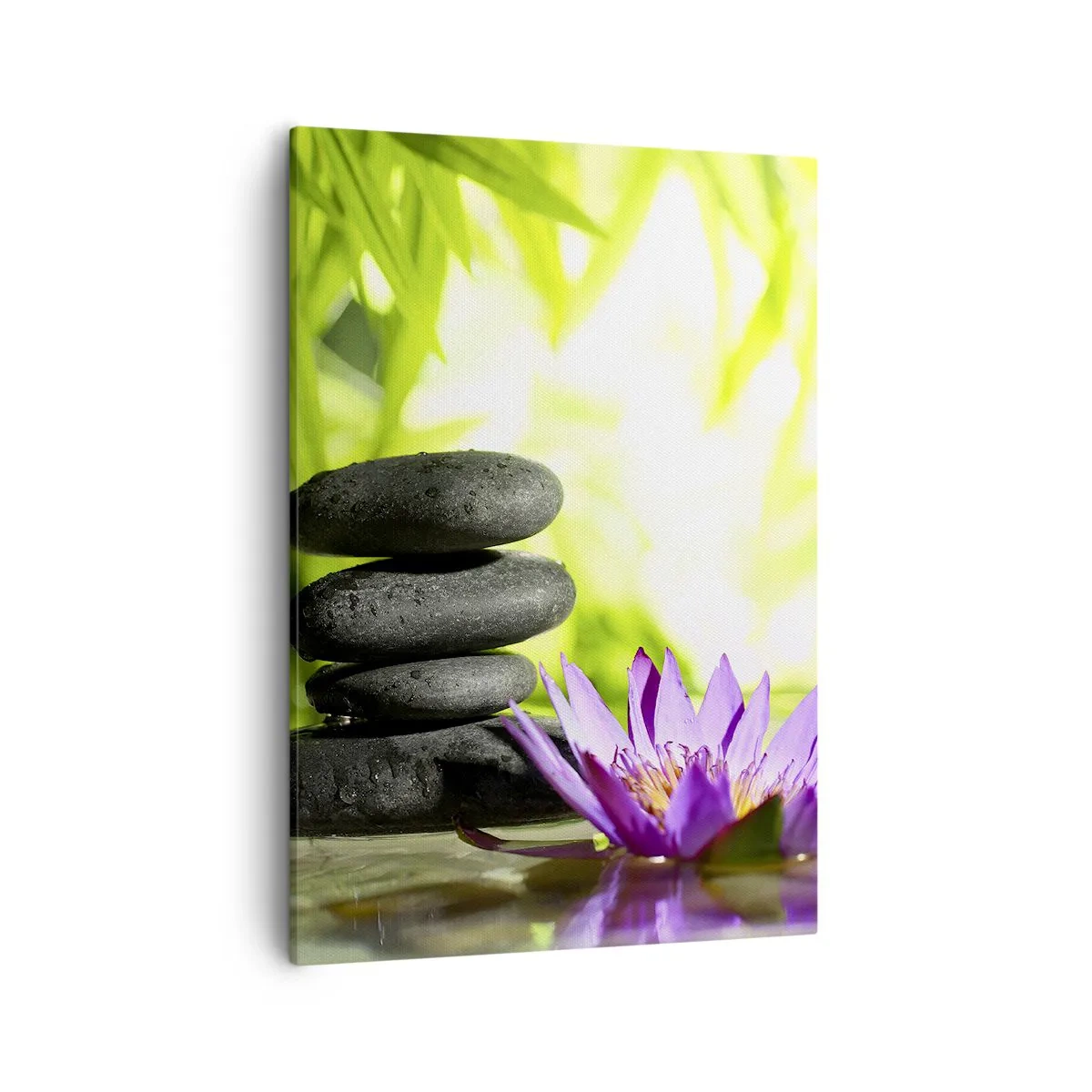 Bild auf Leinwand - Leinwandbild - Ein Stapel Zen-Steine und eine Lotusblume vor einem Hintergrund aus Bambusblättern. - 50x70cm - In einem Bambusbusch - Moderne Wanddekoration für Wohnzimmer und Schlafzimmer ARTTOR