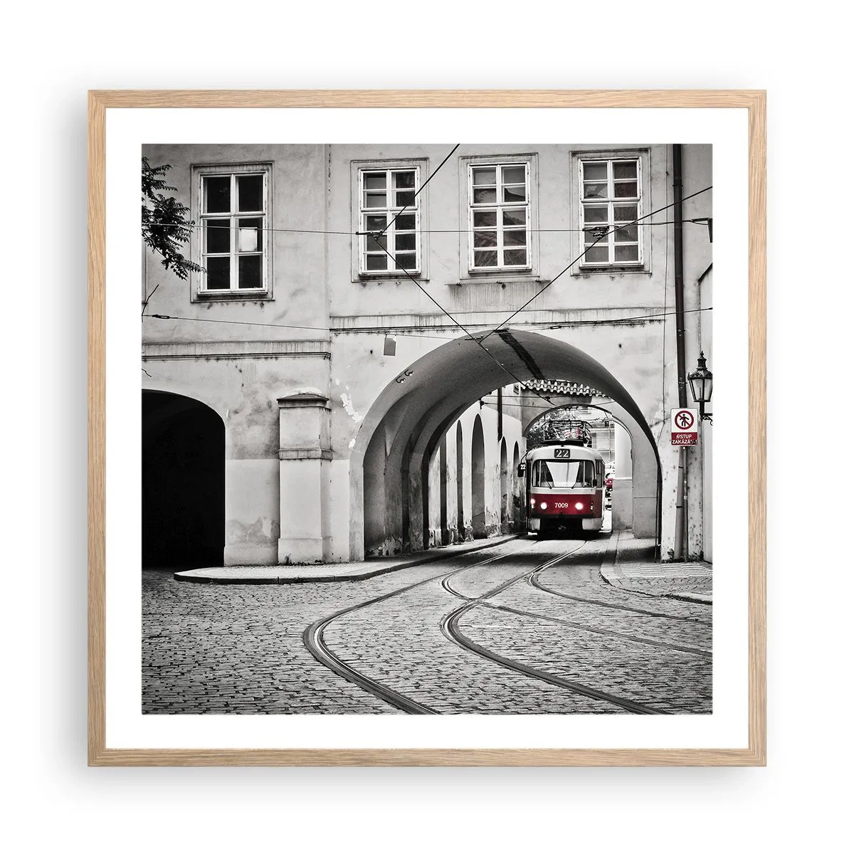 Poster in einem Rahmen aus heller Eiche - Durch das Stadtlabyrinth - 60x60 cm