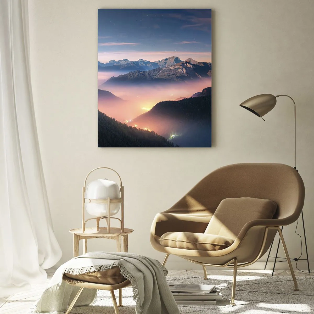 Glasbild - Bild auf glas - Eine Berglandschaft mit einem nebelverhangenen Tal - 70x100cm - Licht in den Tälern - Moderne Wanddekoration für Wohnzimmer und Schlafzimmer ARTTOR