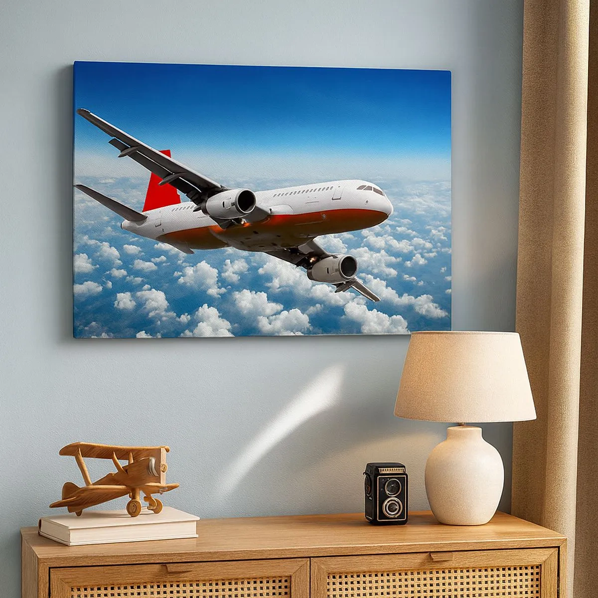 Bild auf Leinwand - Leinwandbild - Ein Passagierflugzeug fliegt über den Wolken vor einem blauen Himmel. - 70x50cm - Entferne dich von allem - Moderne Wanddekoration für Wohnzimmer und Schlafzimmer ARTTOR