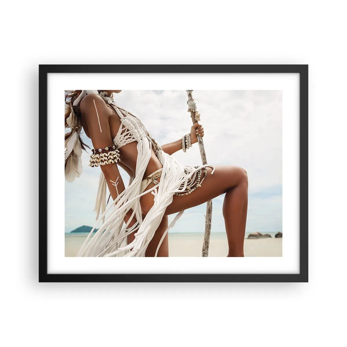 Poster in einem schwarzem Rahmen - Eine Priesterin der Sonne - 50x40 cm