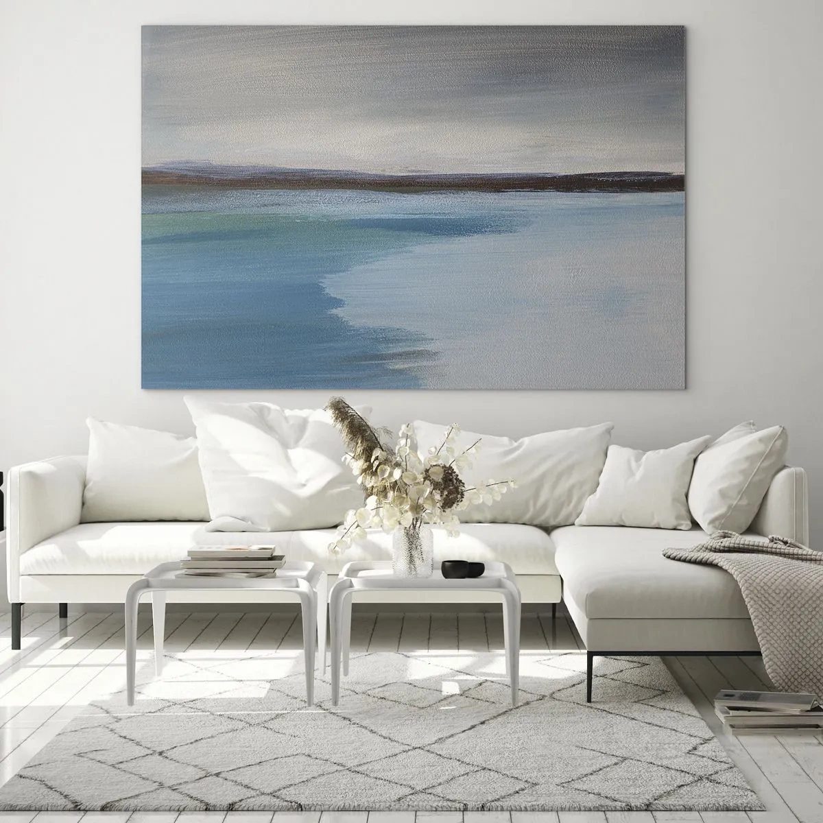 Glasbild - Bild auf glas - Eine ruhige Landschaft mit Wasser und fernen Hügeln in Pastelltönen. - 70x50cm - Horizontale Landschaft - Moderne Wanddekoration für Wohnzimmer und Schlafzimmer ARTTOR