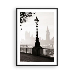 Poster in einem schwarzem Rahmen - Ein Schwarzweißfoto eines Leuchtturms vor dem Hintergrund nebliger Wahrzeichen der Stadt. - 50x70cm - Londoner Morgen - Moderne Wanddekoration für Wohnzimmer und Schlafzimmer ARTTOR