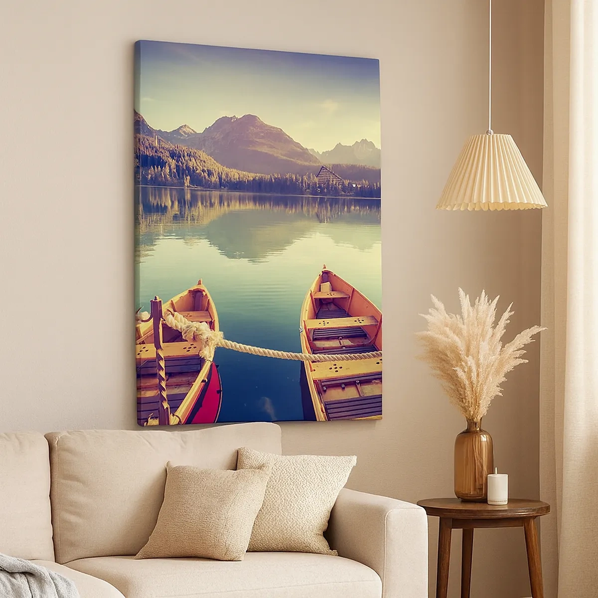 Bild auf Leinwand - Leinwandbild - Boote auf einem ruhigen See, umgeben von Bergen bei Sonnenuntergang - 50x70cm - Lebe nach ihren Gesetzen - Moderne Wanddekoration für Wohnzimmer und Schlafzimmer ARTTOR