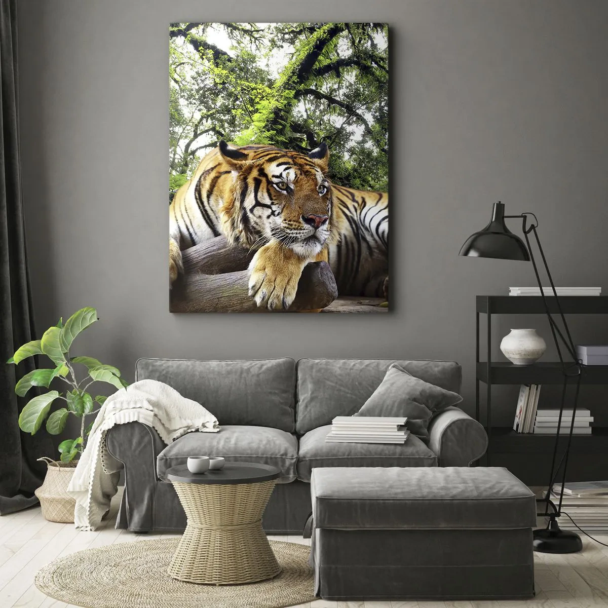 Bild auf Leinwand - Leinwandbild - Ein Tiger ruht in einem tropischen Wald - 80x120cm - Hochachtungsvoll - Moderne Wanddekoration für Wohnzimmer und Schlafzimmer ARTTOR