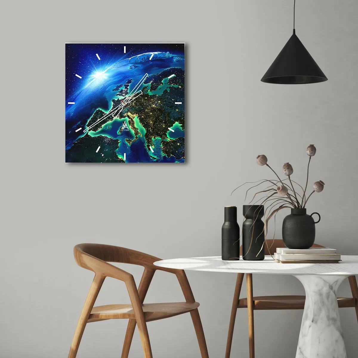 Wanduhr - Glasuhr - Ein Blick auf Europa aus dem Weltraum im Schein der aufgehenden Sonne. - 30x30cm - Funkelndes Europa - Moderne Wanddekoration für Wohnzimmer und Schlafzimmer ARTTOR