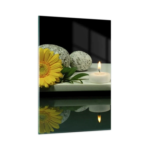 Glasbild - Bild auf glas - Gelbe Blume, Kerzen und Steine vor dem Wasserhintergrund - 80x120cm - Beruhigung der Sinne - Moderne Wanddekoration für Wohnzimmer und Schlafzimmer ARTTOR