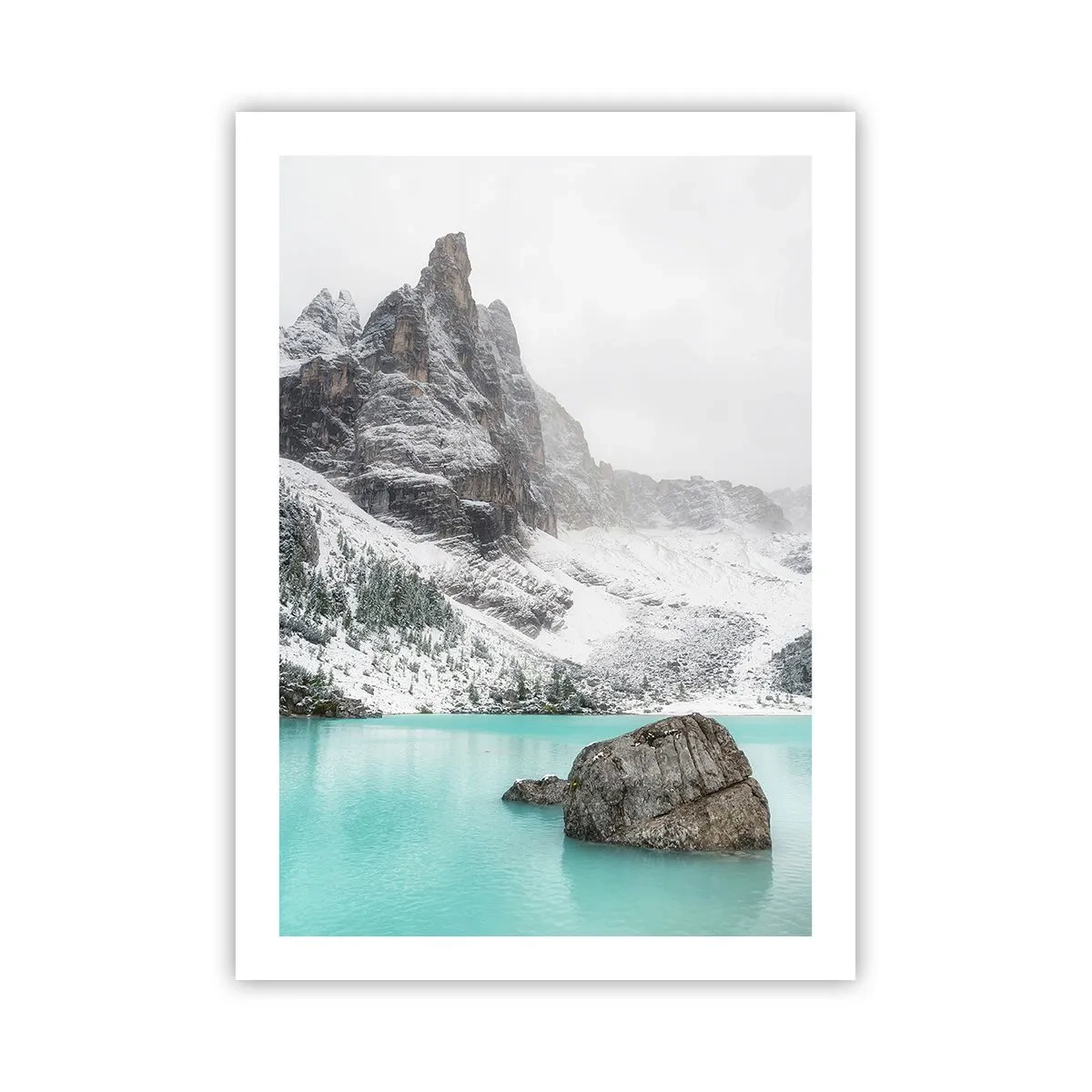 Poster - Ein Bergsee mit türkisfarbenem Wasser, umgeben von schneebedeckten Gipfeln - 50x70cm - Auf der Hut - Moderne Wanddekoration für Wohnzimmer und Schlafzimmer ARTTOR