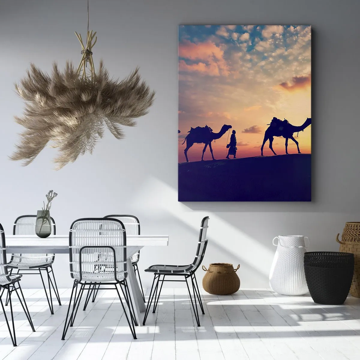 Bild auf Leinwand - Leinwandbild - Eine Karawane von Kamelen wandert bei Sonnenuntergang durch die Wüste - 70x100cm - Der geheimnisvolle Geist des Orients - Moderne Wanddekoration für Wohnzimmer und Schlafzimmer ARTTOR