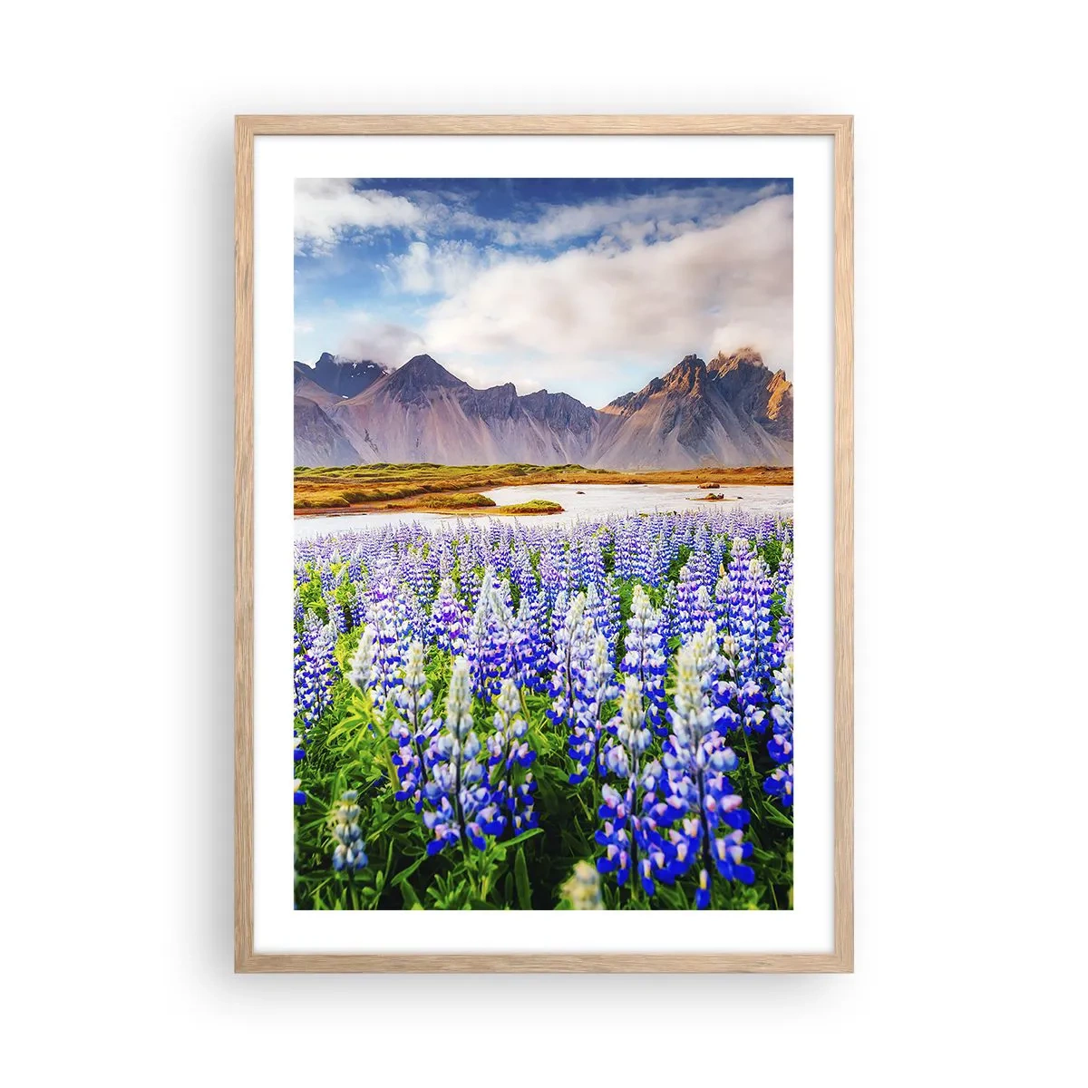 Poster in einem Rahmen aus heller Eiche - Kraft und Strenge neben Sanftmut - 50x70 cm