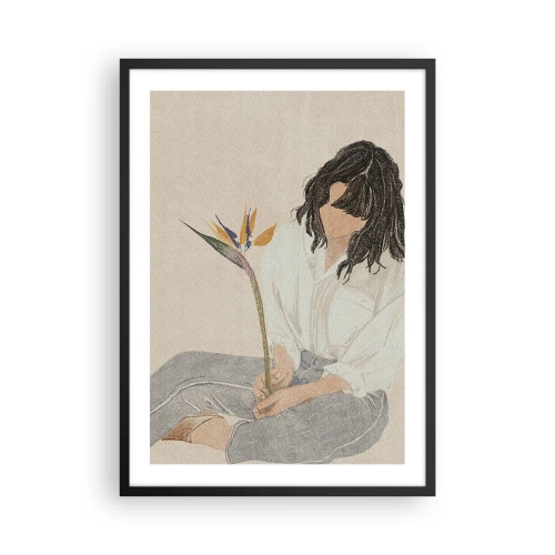 Poster in einem schwarzem Rahmen - Porträt einer Frau mit einer exotischen Blume, mit einem zarten Hauch von Farbe - 50x70cm - Porträt mit einer exotischen Blume - Moderne Wanddekoration für Wohnzimmer und Schlafzimmer ARTTOR